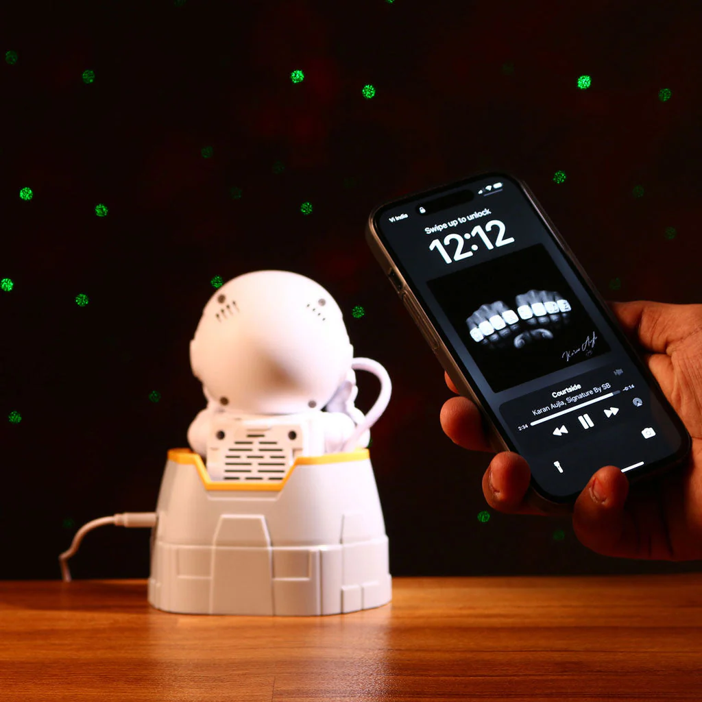 Astronaut Galaxy Speaker and Projection Lamp - Image 10