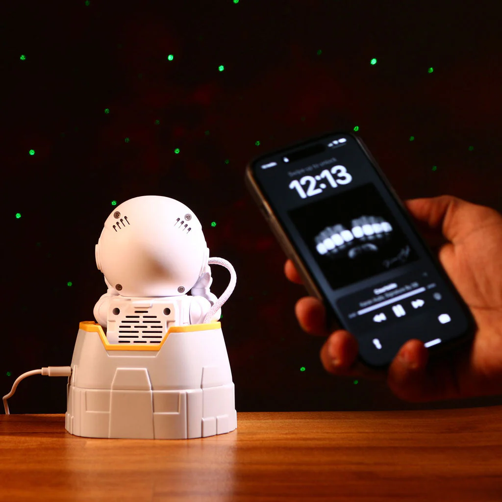 Astronaut Galaxy Speaker and Projection Lamp - Image 11