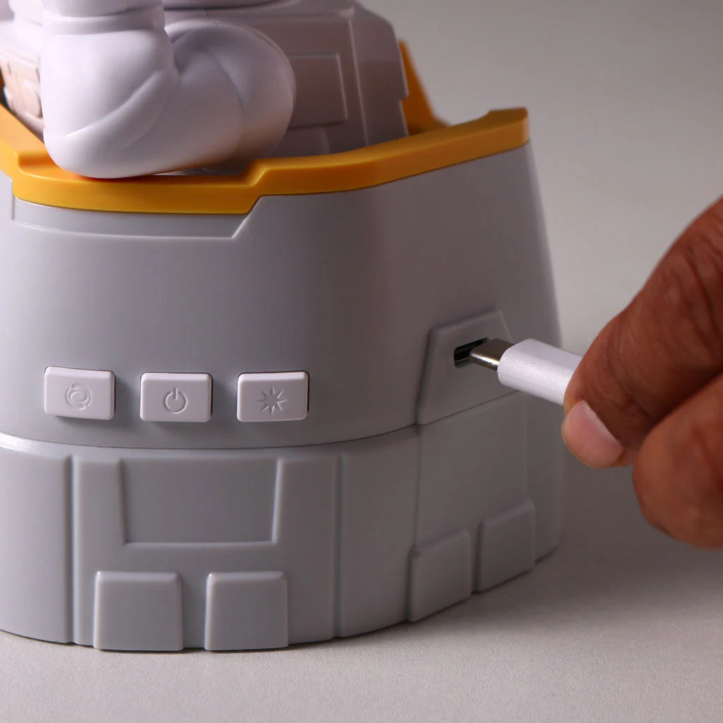 Astronaut Galaxy Speaker and Projection Lamp - Image 9