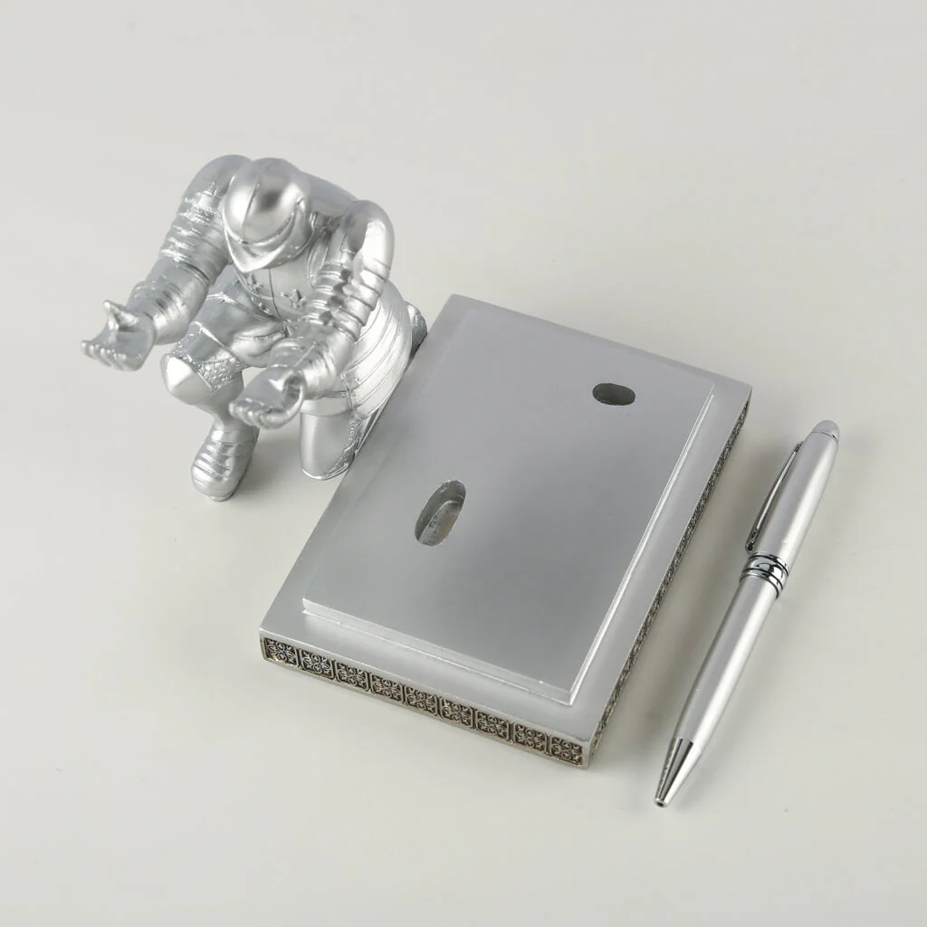 Knight Pen Holder - Image 10